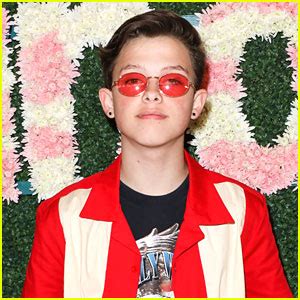 Jacob Sartorius Shows Off 6 Pack Abs While。